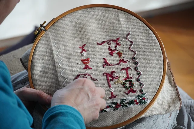 couture, cross-stitching, cross-stitch, hobby, christmas, round, couture, hobby, hobby, hobby, hobby, hobby, christmas, christmas, christmas. Embroidery versus printed decoration for apparel