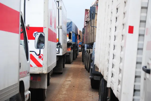 trucks, traffic, transportation, vehicle, road, delivery, cargo, transport, lorries, motor, lorries, lorries, lorries, lorries, lorries. Updating delivery estimates during a peak period